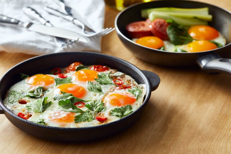 jajka sadzone z piekarnika na śniadanie