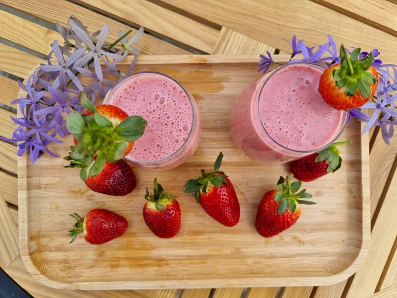 mleczne koktajle z truskawkami jako źródła wapnia