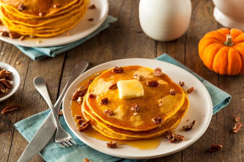 Pomysły na dynię - placki pancakes z orzechami i masłem