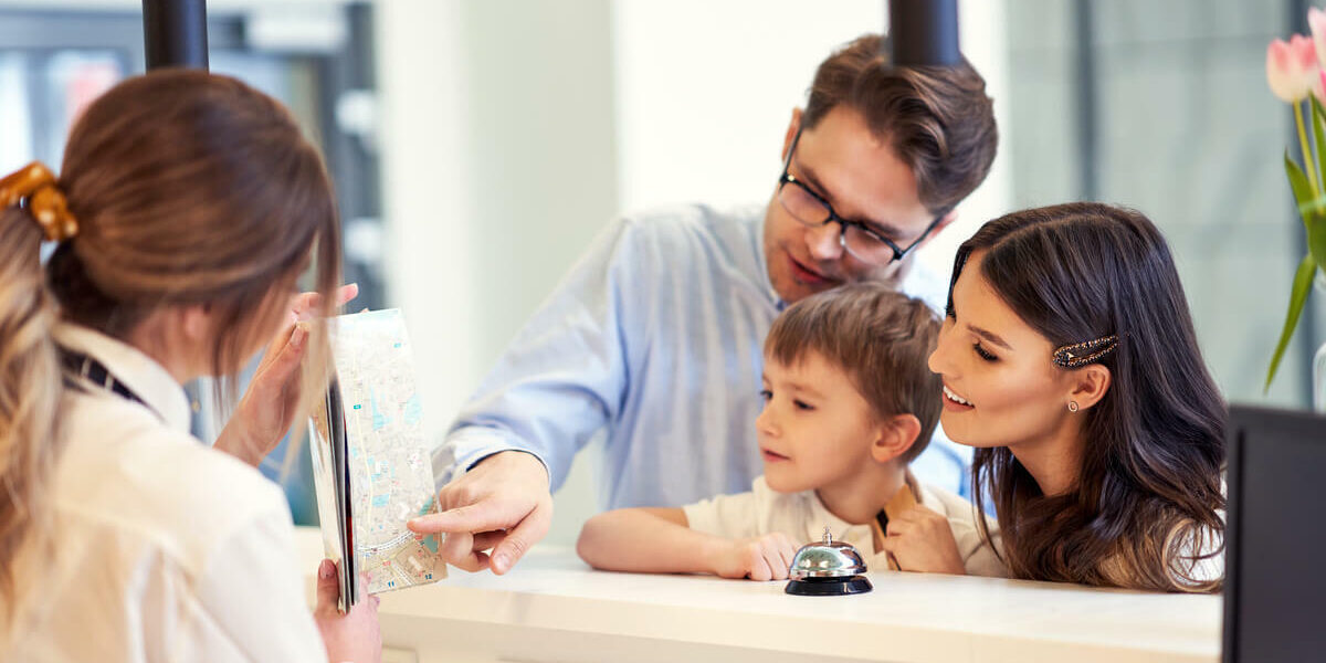 Hotel dla rodziny z dziećmi – jakie udogodnienia powinny się w nim znaleźć? 