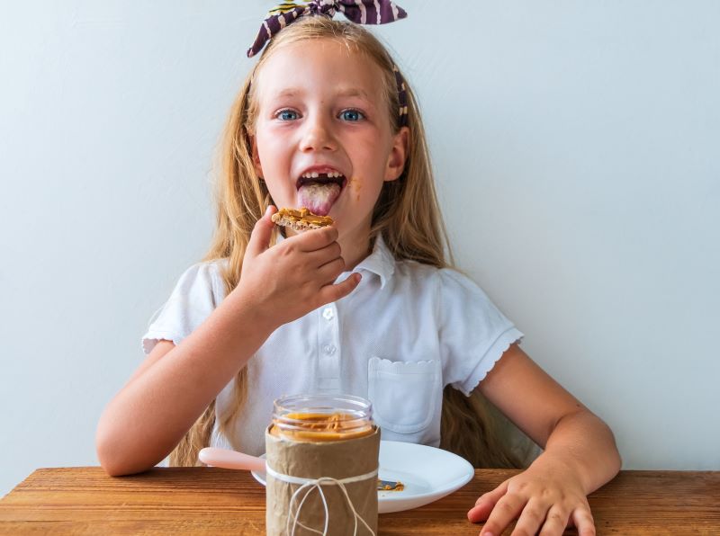 zdrowe tłuszcze produkty dla dzieci - masło orzechowe