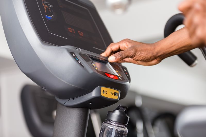 konsola nowoczesnego rowerka stacjonarnego