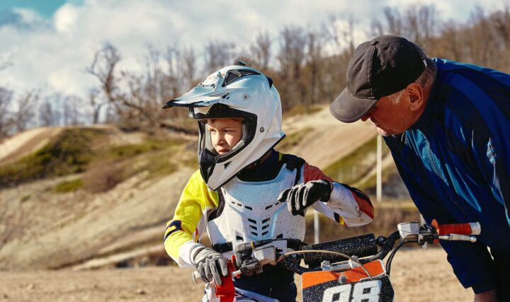 Jak dobrać kask dla dziecka? 7 praktycznych porad dla rodziców