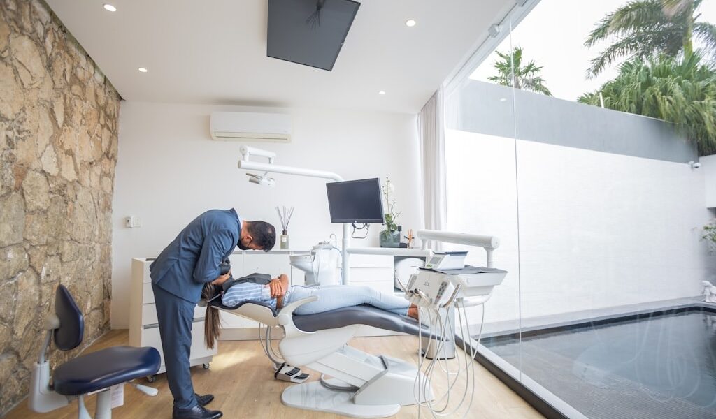 Delikatny skład bez alkoholu – jak wybrać płyn do płukania ust dla dzieci 3+?